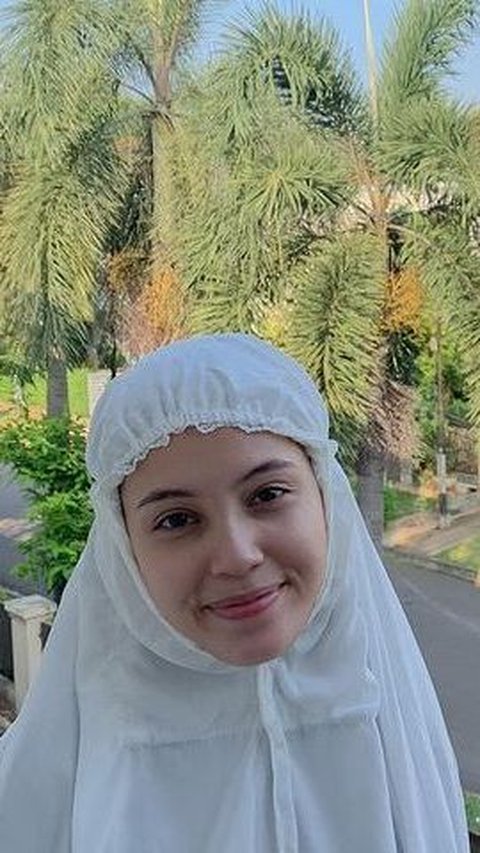 <b>Potret Anggika Bolsterli Bintang Sinetron 'Di Antara Dua Cinta' dalam Balutan Hijab, Makin Cantik</b><br>