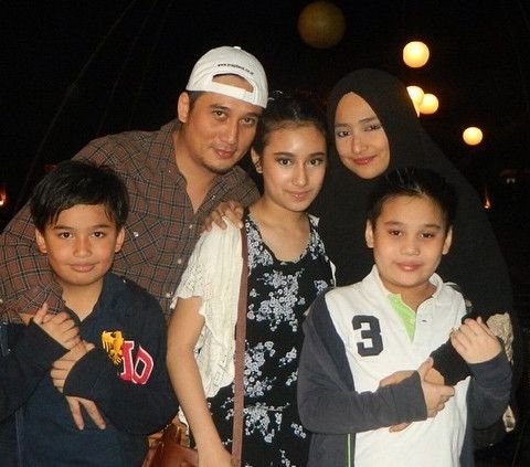 8 Vintage Photos of Cindy Fatika Sari and Tengku Firmansyah who have been together for 25 Years