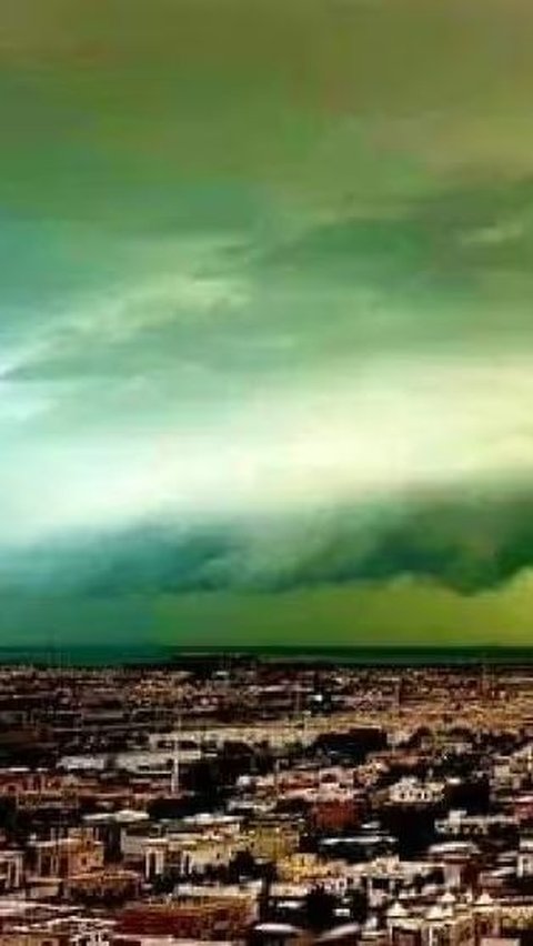 Viral Video Dubai Sky Turns Green After Big Flood, Scientists Unable to Uncover Exact Cause