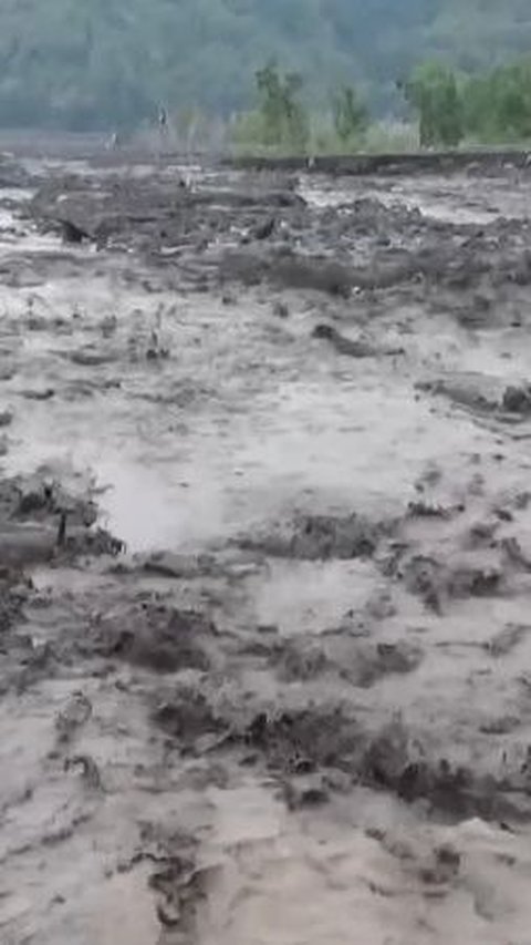 Pasutri Tewas Diterjang Banjir Lahar Semeru, Jasadnya Terseret hingga 1 Kilometer