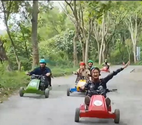 Uniknya Wisata Mobil Balap di Lembang, Turuni Bukit dan Terinspirasi Game Mario Bross