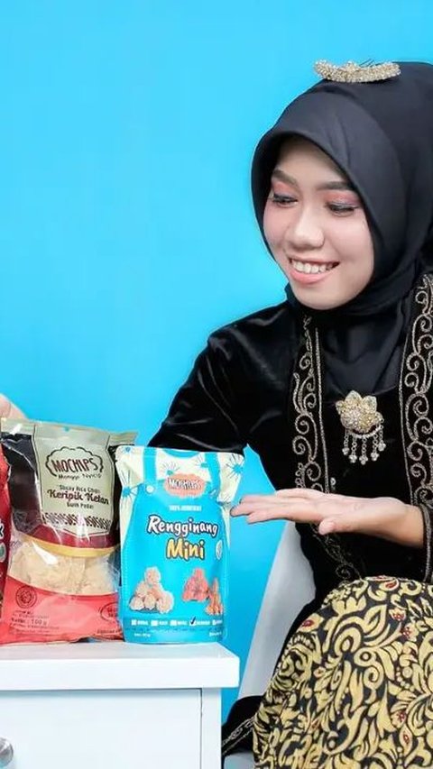 <b>Jatuh Bangun Saroh Rintis Usaha Kue Brownis Kering di Indramayu, Modal 1,5 Juta Kini Raup Omzet hingga Rp150 Juta Per Bulan</b>