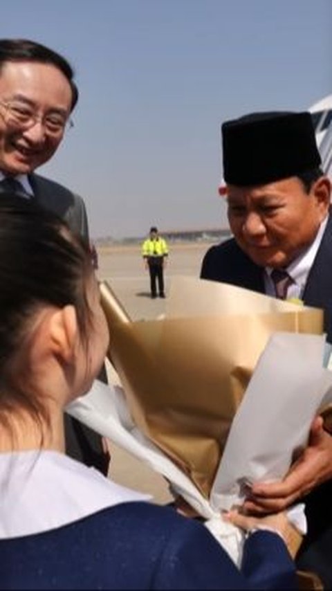 Momen Manis Prabowo Disambut Gadis Kecil di China, Reaksi Menhan Curi Perhatian