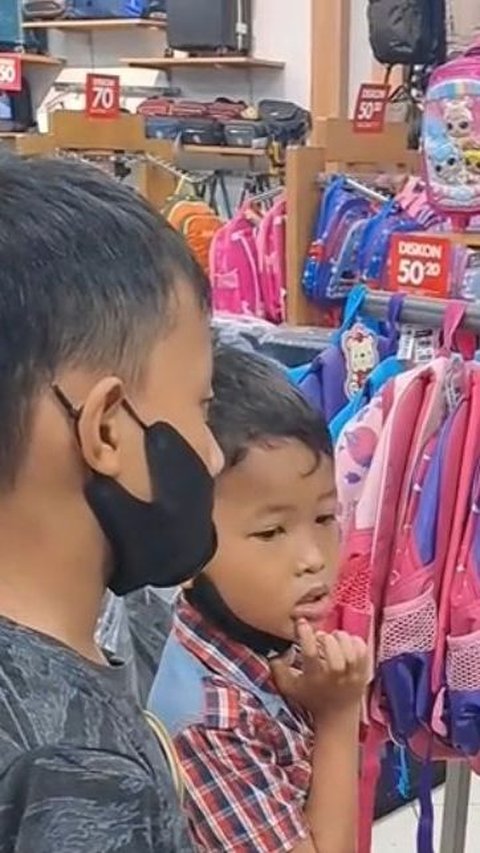 Momen Komunitas Relawan Ajak Anak Yatim Belanja Baju Lebaran Ini Viral, Tuai Pujian<br>