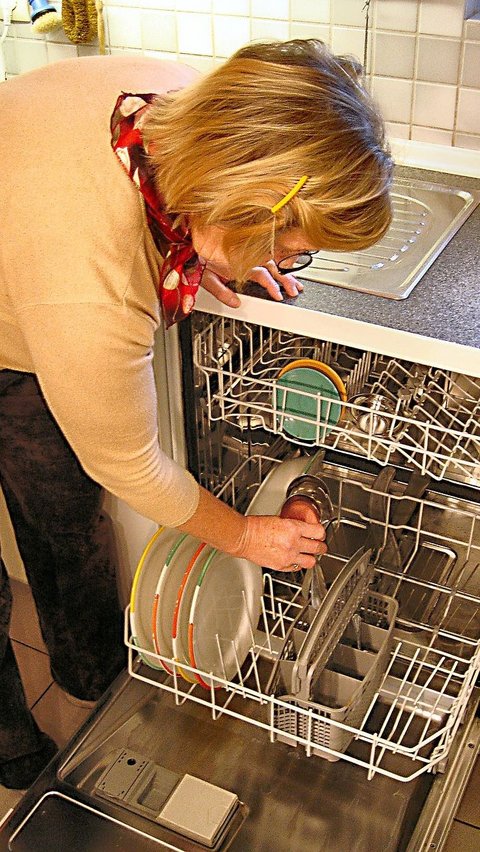 Cara Membuat Sabun Cuci Piring Alami, Mudah Dipraktikkan