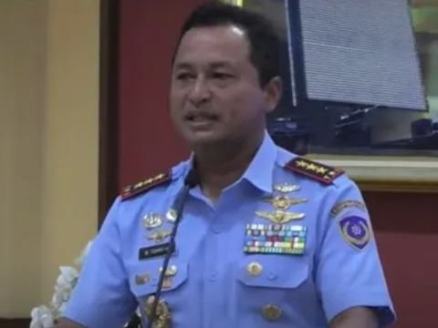 Jokowi Appoints Former Aide, Air Marshal Mohamad Tonny, as Air Force Chief