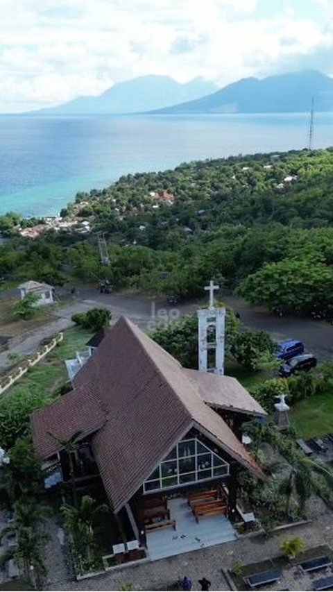 Kapela ini Disebut Terindah di Indonesia, Berdoa Sambil Melihat Pemandangan yang Cantik Banget
