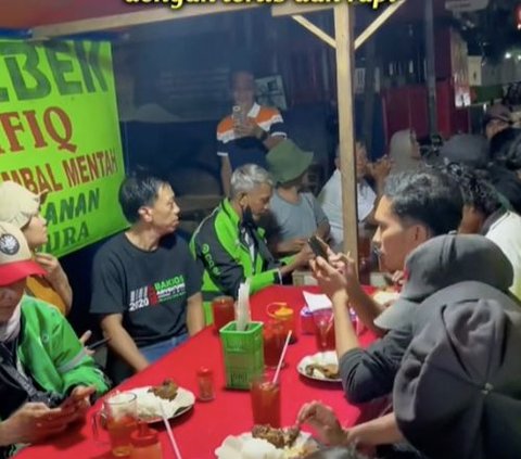 Pria Ganteng Ini Borong Dadagangan Tukang Bebek Goreng, Semua yang Lewat Diajak Makan Gratis 'Ya Allah Senangnya'