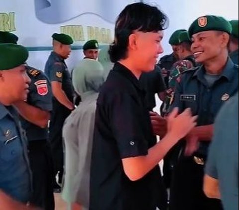 Momen Para Anggota TNI Naik Pangkat & Diberikan Selamat, Satu Sosok Diyakini Intel Jadi Sorotan