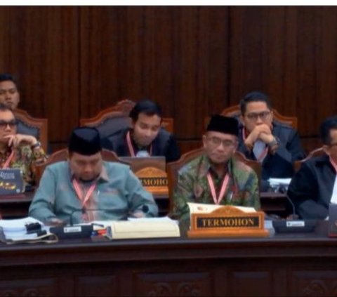 Lagi, Ketua KPU Ditegur Hakim MK saat Sidang: Pak Hasyim Tidur Ya?