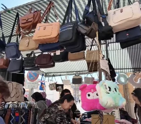⁠⁠Mirip di Indonesia, Potret Pasar Tradisional di Spanyol Digelar di Pinggir Jalan Harganya Murah Meriah