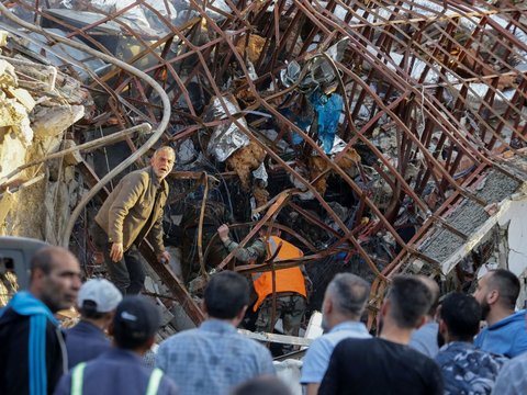 FOTO: Gedung Konsulat Iran di Suriah Dihantam Rudal Israel, Banyak Orang Tak Bersalah Menjadi Korban