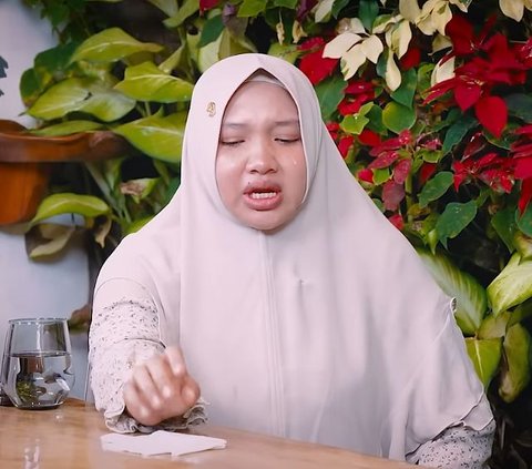 Heartbreaking Story of Hafizah Forced by Her Father to Marry a Married Man, Living in a Gas Station While Pregnant
