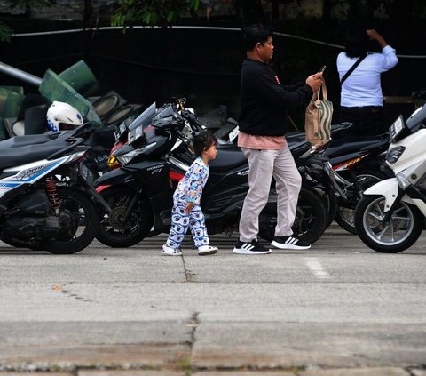 FOTO: Dishub DKI Jakarta Siapkan Armada Truk Pengangkut Motor untuk Mudik Gratis 2024