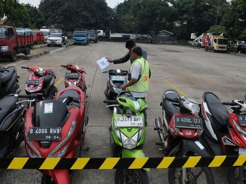 FOTO: Dishub DKI Jakarta Siapkan Armada Truk Pengangkut Motor untuk Mudik Gratis 2024