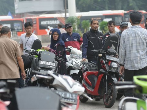 FOTO: Dishub DKI Jakarta Siapkan Armada Truk Pengangkut Motor untuk Mudik Gratis 2024