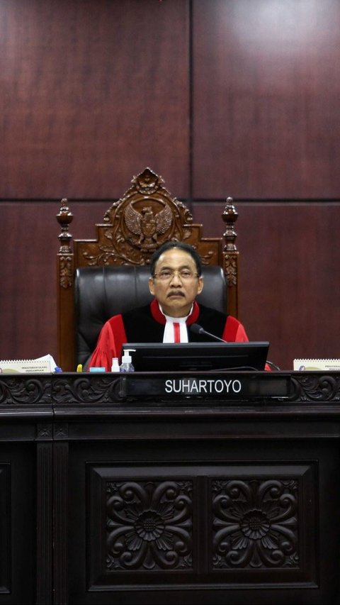 Diduga Tidur Saat Sidang Sengketa Pilpres 2024, Ketua KPU dan Ketua Bawaslu Kena Tegur Ketua MK