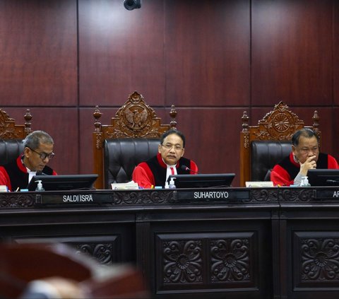 Allegedly Sleeping During the 2024 Presidential Election Dispute Hearing, Chairman of KPU and Chairman of Bawaslu Reprimanded by Chairman of MK