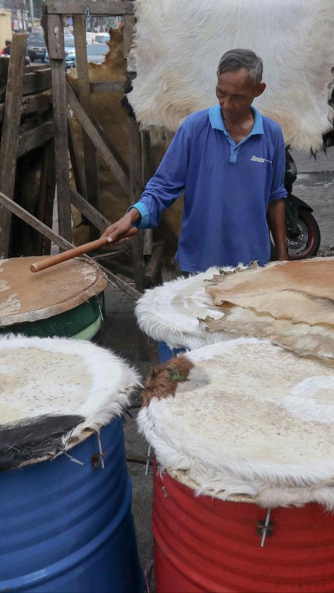 FOTO: Geliat Penjual Bedug Banjir Pesanan Jelang Malam Takbiran