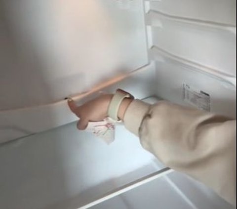 There is a Small Hole in the Refrigerator that is Often Overlooked, Clean it So it Doesn't Get Dirty and Full of Slime!