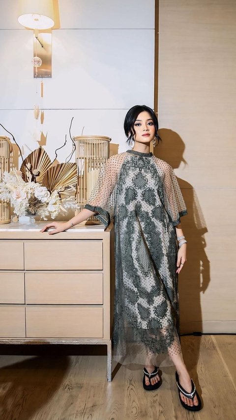 Enchanting Brocade Style on Hari Raya, Check Out Yoriko Angeline's Fashion