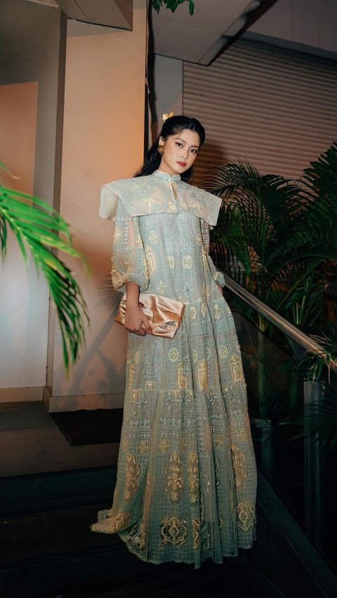 Enchanting Brocade Style on Hari Raya, Check Out Yoriko Angeline's Fashion