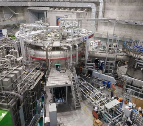 Para ilmuwan di Korea Institute of Fusion Energy (KFE) sedang berupaya meningkatkan kinerja perangkat keras dan teknologi yang diperlukan untuk menjaga plasma panas dalam mode pengurungan tinggi. 