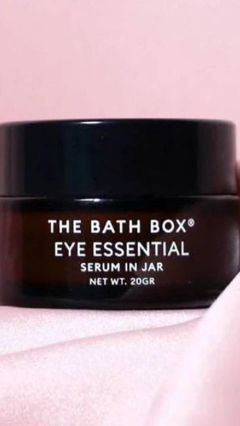 9. The Bath Box Eye Essential Serum In Jar