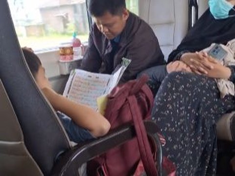 Masya Allah! The Enthusiasm of a Child Memorizing the Quran on a Train is Impressive, Receives Unexpected Help