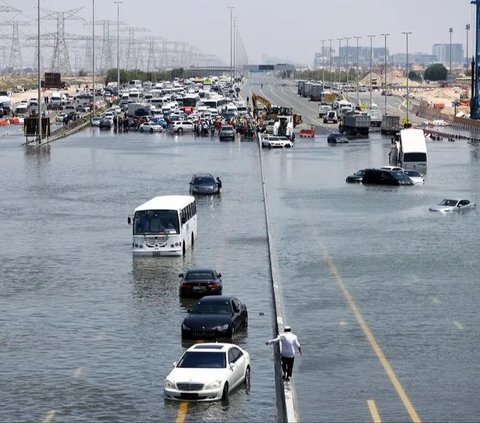 Expert Opinions on Stormy Rain and Flash Floods in Dubai: Not a Punishment for Cosplaying as God