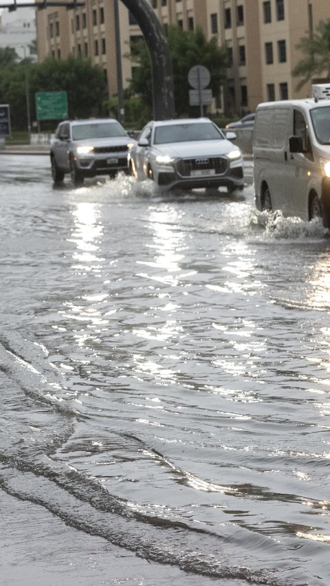 Expert Opinions on Storms and Flash Floods in Dubai: Not a Punishment for Playing God in Cosplay