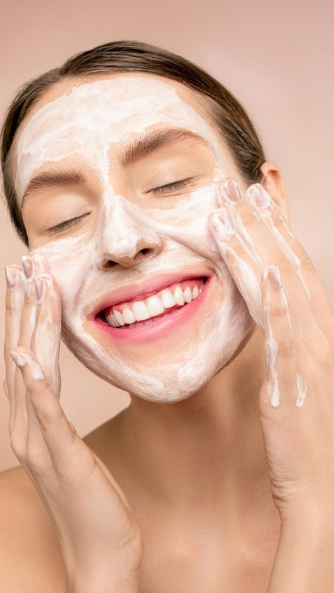 <b>Pilih Facial Wash yang Bersifat Oil Control untuk Mengatasi Minyak Berlebih</b><br>