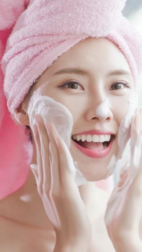 <b>Pilih Facial Wash dengan Kandungan Bahan Anti-inflamasi</b><br>