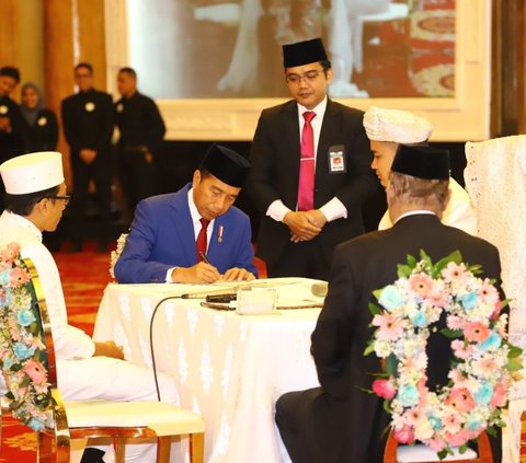 FOTO: Momen Presiden Jokowi Jadi Saksi Nikah Putra Wamenaker Afriansyah Noor