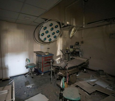 Sebuah klinik In Vitro Fertilization (IVF) atau program bayi tabung di Jalur Gaza, Palestina, hancur akibat serangan Israel pada Desmber 2023 lalu. Ledakan dalam serangan Israel itu turut memusnahkan 5.000 calon bayi di klinik tersebut. Foto: REUTERS/Dawoud Abu Alkas