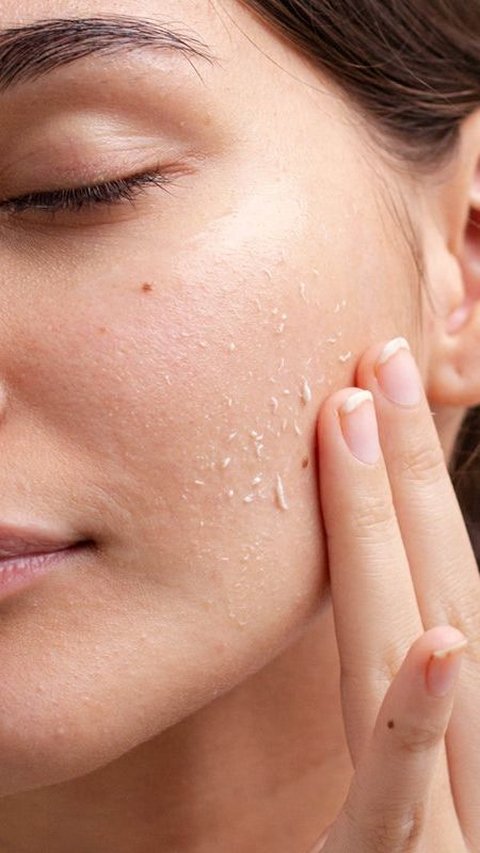 Rekomendasi skincare dengan kandungan AHA/BHA kualitas terbaik untuk perawatan optimal.