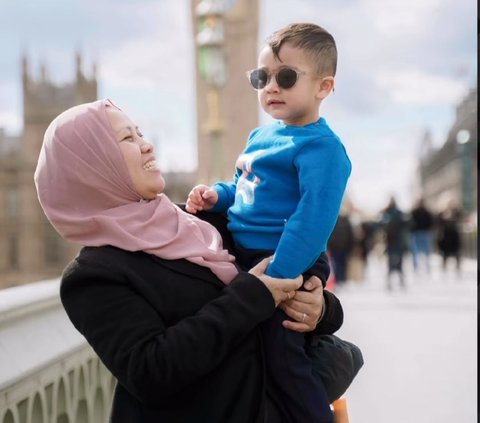 Bahagianya Sus Rini Diajak Lagi ke London, Foto Bareng Nagita Slavina Bak Sahabat