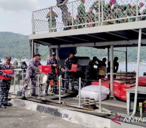 Gunung Ruang Meletus, 327 Warga Diungsikan Menggunakan Kapal TNI AL