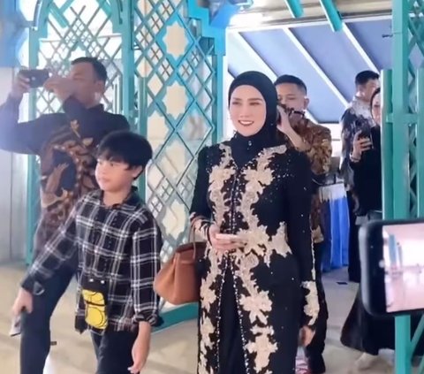 Potret Sederhana Pernikahan Putri Andra Dewa 19, Akad di Masjid Hanya Dihadiri Sahabat