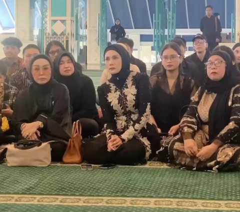 Potret Sederhana Pernikahan Putri Andra Dewa 19, Akad di Masjid Hanya Dihadiri Sahabat