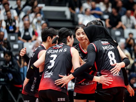 FOTO: Aksi Megawati dengan Red Sparks Jinakkan Indonesia All Star hingga Angkat Trofi di Arena Ekshibisi Fun Volleyball Senayan