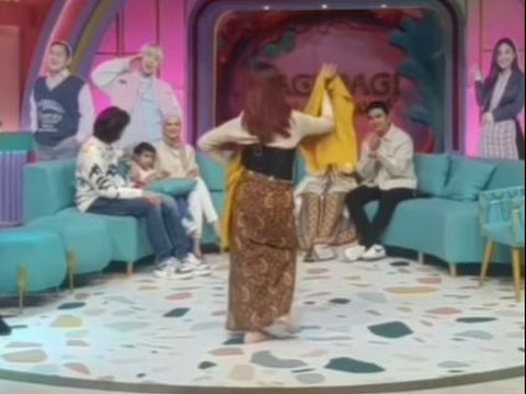 Invited Together on TV Show, Roger Danuarta's Attitude towards Mayang Lucy's Badarawuhi-style Dance Attracts Attention