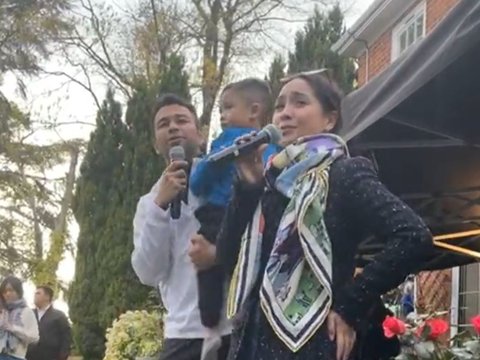 Momen Raffi dan Nagita Slavina Nyanyi '50 Tahun Lagi' di Wisma Nusantara London, Bikin Heboh karena Rayyanza Ikutan