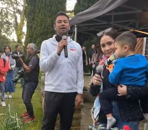 Momen Raffi dan Nagita Slavina Nyanyi '50 Tahun Lagi' di Wisma Nusantara London, Bikin Heboh karena Rayyanza Ikutan