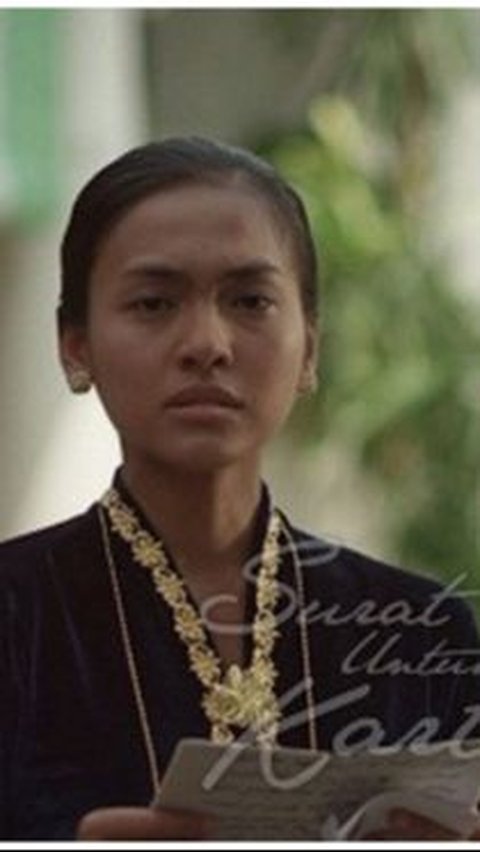 Rania Putrisari dalam film <i>Surat Cinta Untuk Kartini</i>