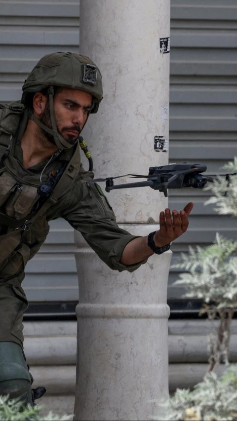 MIliter zionis Israel juga menggunakan drone dalam penyerbuan tersebut. Foto: AFP