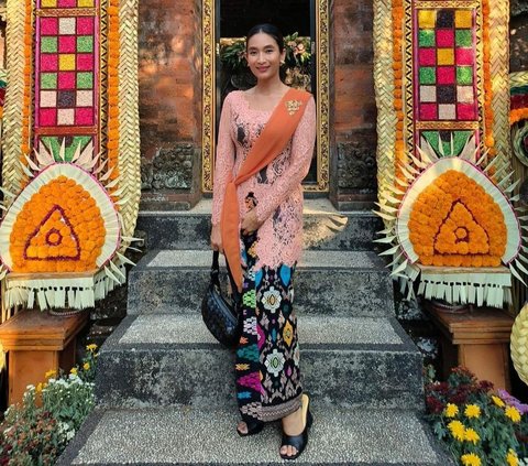 8 Deretan Selebriti Indonesia dari Ariel Tatum hingga Maudy Ayunda yang Cantik dan Anggun dalam Balutan Gaun Kebaya Kartini