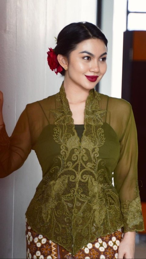 Kebaya Artis Cantik