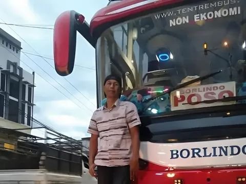 Viral Inviting All Passengers to Eat at His House, Satirical Bus Driver Denies Receiving Rp 100 Million Donation