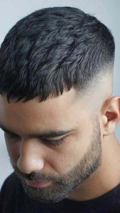 Inspirasi gaya rambut pria paling baru di 2024, jangan sampai salah pilih.